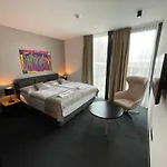 Ponton Rooms