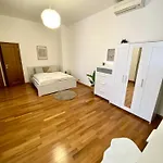 Apartment Vera - Old Town, Ac, Balcony