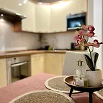 Adm Peaceful Apartment In City Center- Wifi, Coffee, Ac