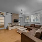 Huge Apartment Next To Train Station Close To The City Center