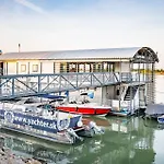 Yachter Club Modra Cajka