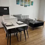 Prestige City Apartment - Next To Ice Arena, Private Parking