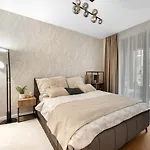 Bnb Skypark Suite With Balcony