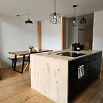 Spacious Modern Loft, 2 Bedrooms, 95M2, Free Parking