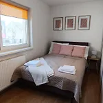 Byt S Parkovanim A Balkonom
