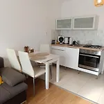 Byt S Parkovanim A Balkonom
