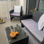 Spacy Modern Apartment Near Hockey Stadium
