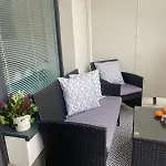 Spacy Modern Apartment Near Hockey Stadium