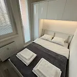 Modern Apartment Near City Center With Easy Transport Access