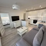 Modern Apartment Near City Center With Easy Transport Access