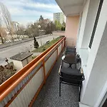 Modern Apartment Near City Center With Easy Transport Access