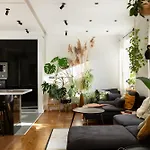 Evergreen - Old Town Spacious Stylish Apartment With Ac And One And A Half Bath, Baby & Kid- Friendly