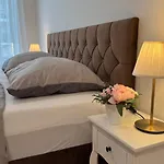 Prestige City Apartment - Next To Ice Arena, Private Parking