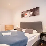 Sukromny Staromestsky Apartman V Uzasnej Lokalite/Cozy Old-Town Apartment In A Great Neighborhood