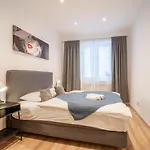 Sukromny Staromestsky Apartman V Uzasnej Lokalite/Cozy Old-Town Apartment In A Great Neighborhood