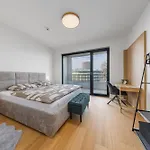 Stylish Downtown Apartment - Top Location & Parking