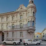 Beautiful Condo At The Old Town