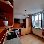 3 Room Apartment Near The Train Station And Center