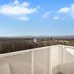 Sunny, Brand New, Luxury Apartment