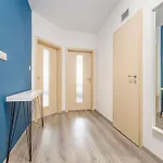 Central, Sunny And Spacious Apartment