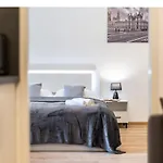 Calm Center Modern Apartment