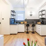 Calm Center Modern Apartment