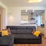 Cozy And Quiet Apartment In Wider Center