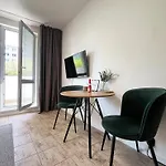 New Cozy Studio, Ac & Free Private Parking