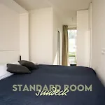 Sundeck Botel - Party Boat
