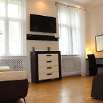 Leo Apartment