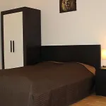 Leo Apartment