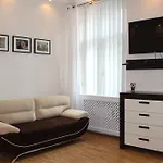 Leo Apartment