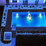 Melrose Apartments