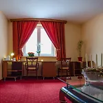 Hotel West