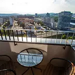 Air-Conditioned City View Apartment 24H Check-In