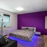 Air-Conditioned City View Apartment 24H Check-In