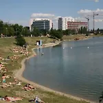 Cozy Apartment Btw Centre And Airport - Private Host - No Invoice