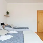 Feel Like Home At Strakova Apartment - Hearth Of The City Center