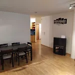 Kate & Jenny - Two-Level Apartment In The Old Town