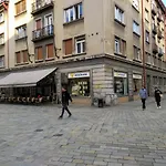 Feel Like Home At Strakova Apartment - Hearth Of The City Center