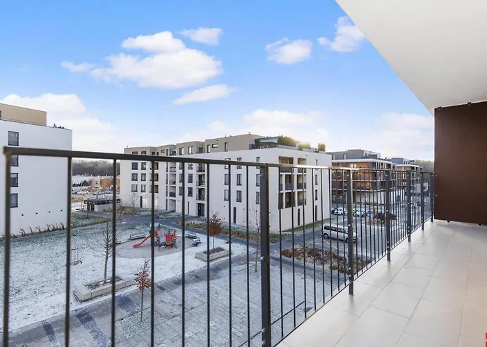 Sunflower - Modern Large Charming Apartment With Balcony