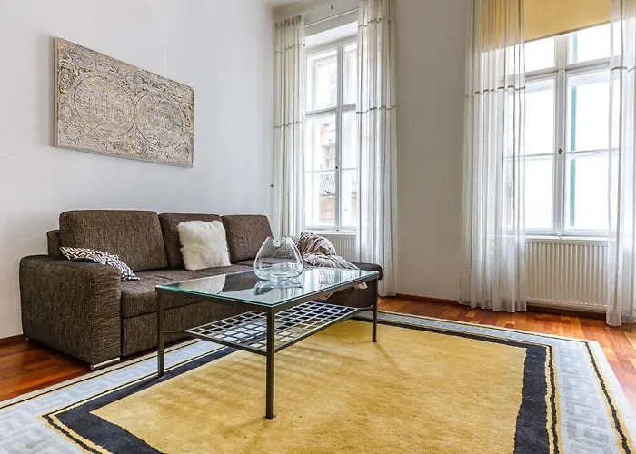 Newly Renovated Apartment In The Old Town
