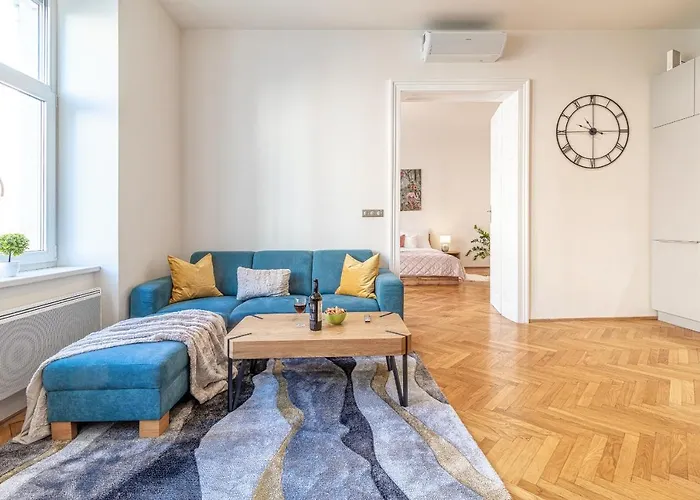 Stylish Luxury Flat In Old Town