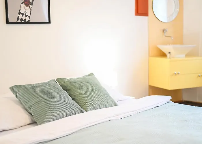 City Center Suite - Vibrant & Colorful