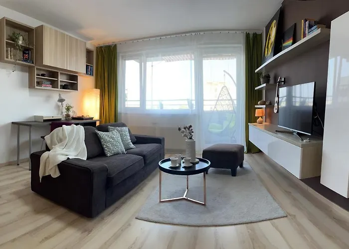 Modern 2 Room Apt With Free Parking And Wi-Fi, Self Check-In