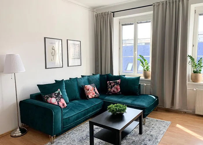 Cozy Downtown City Living