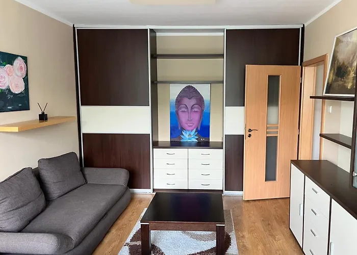 Elegant Escape Apartment - Free Parking, Easy Access To City Centre