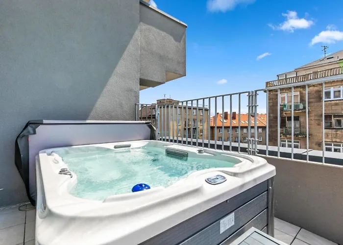 Lam Pink - Jacuzzi - Ac - Ps4