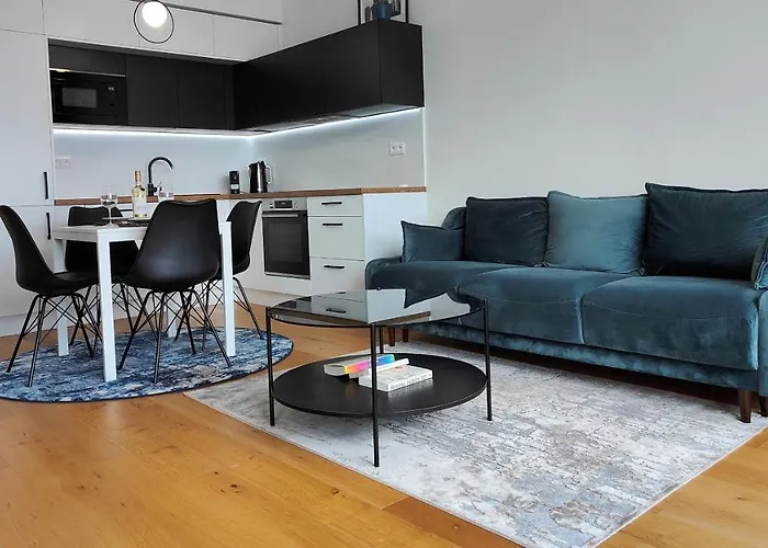 Beautiful 1 - Bedroom Apartment In Downtown