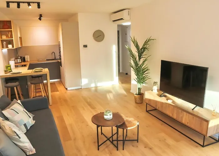 Premium New Apartment With Panoramic Castle View